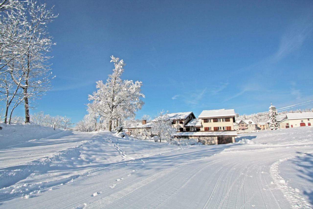 Village De Vacances Les Chevreuils Bellefontaine (Jura) Exterior photo
