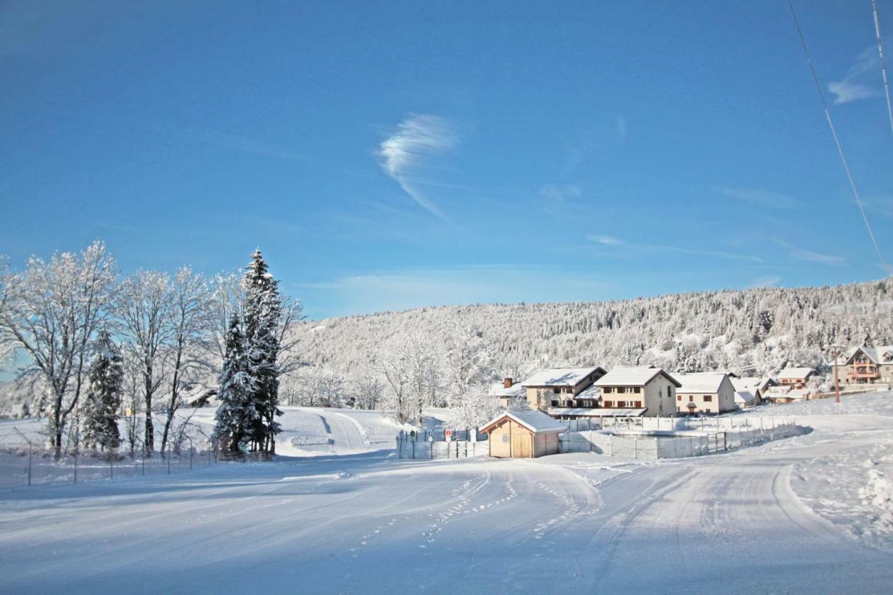 Village De Vacances Les Chevreuils Bellefontaine (Jura) Exterior photo